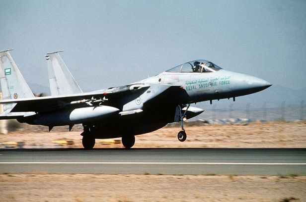 800px-Saudi_F-15